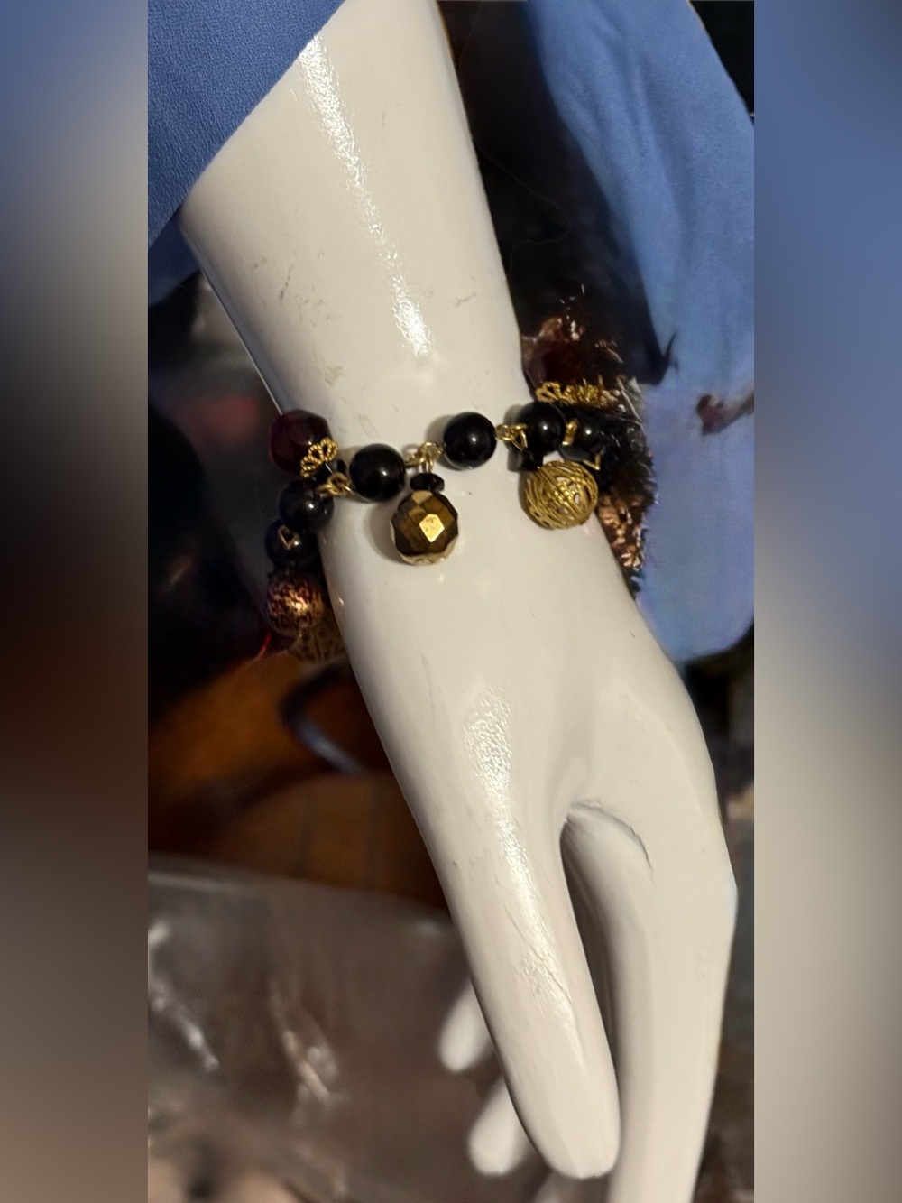 Liz Claiborne Black and Gold Beaded Charm Bracelet